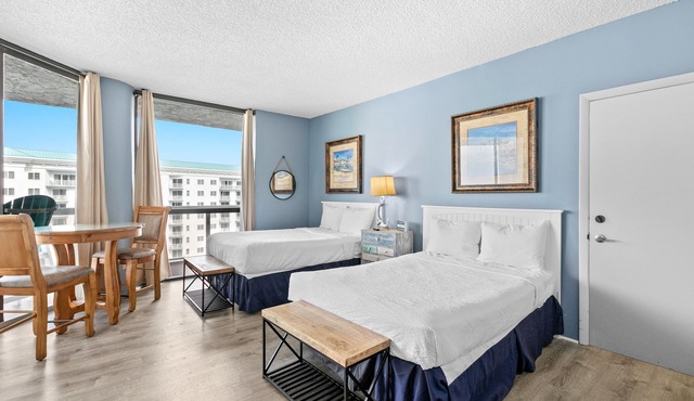 Gorgeous and well appointed efficiency with shared pool and beach access