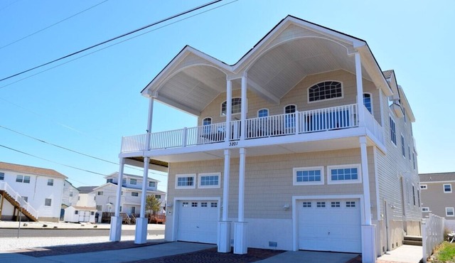 Gorgeous and with Fabulous Views of the Bay!