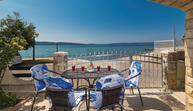 Gorgeous apartment in Kastel Kambelovac