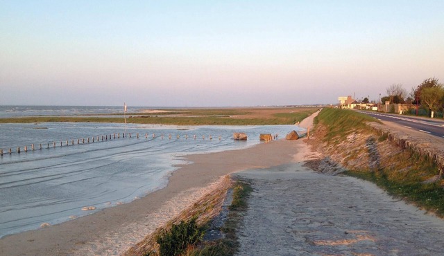 Gorgeous apartment in Vildé-la-Marine