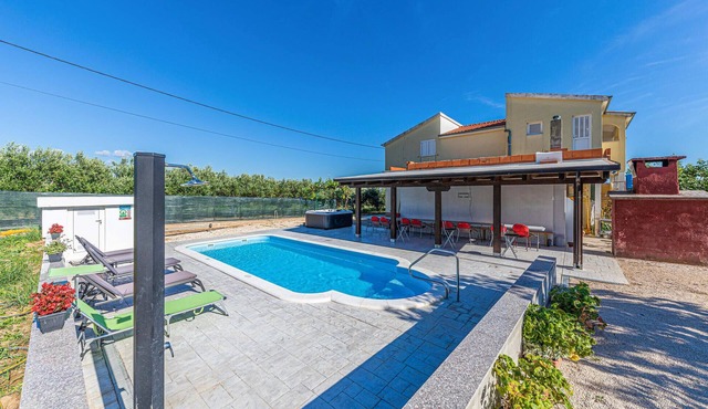 Gorgeous apartment in Kastel Novi