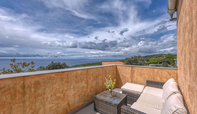 Gorgeous apartment in Veli Losinj with WiFi