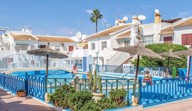 Gorgeous apartment in Torrevieja with WiFi