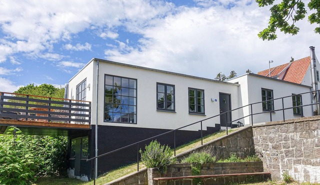 Gorgeous apartment in Allinge with WiFi