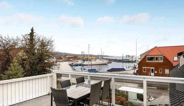 Gorgeous apartment in Allinge with WiFi
