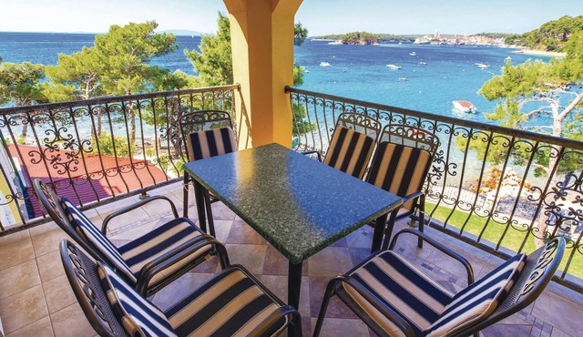 Gorgeous apartment in Banjol with WiFi