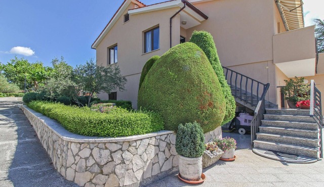 Gorgeous apartment in Gracisce with WiFi