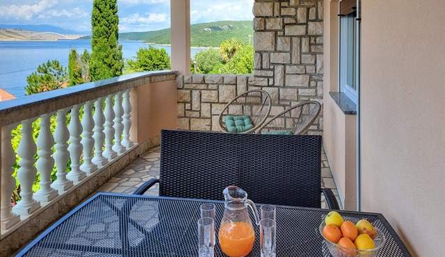 Gorgeous apartment in Jadranovo with WiFi