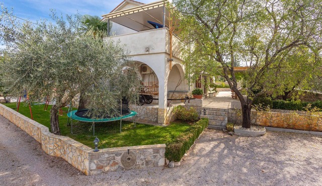 Gorgeous apartment in Malinska with WiFi