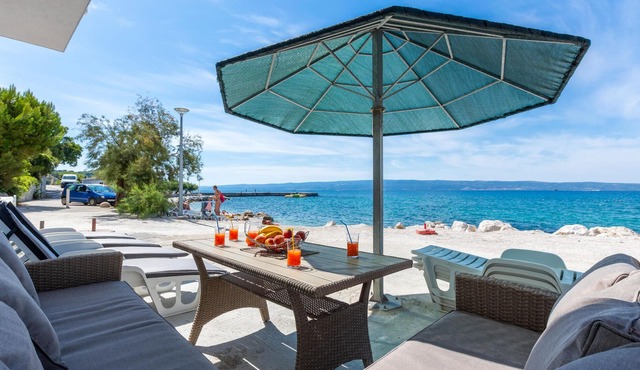 Gorgeous apartment in Podstrana with WiFi