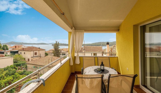 Gorgeous apartment in Rogoznica with WiFi