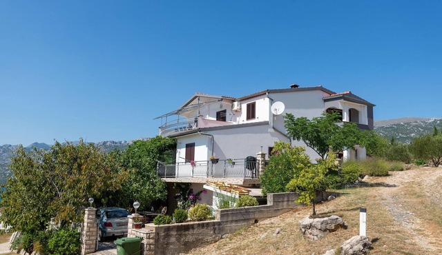 Gorgeous apartment in Rovanjska with WiFi