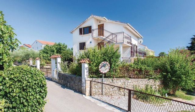 Gorgeous apartment in Krk with house sea view