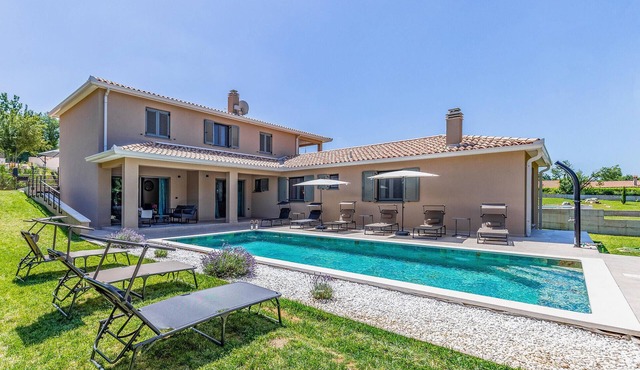 Gorgeous apartment in Labin with WiFi