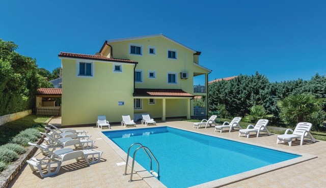 Gorgeous apartment in Porec with swimming pool