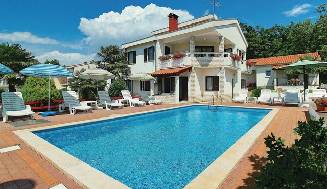 Gorgeous apartment in Porec with swimming pool