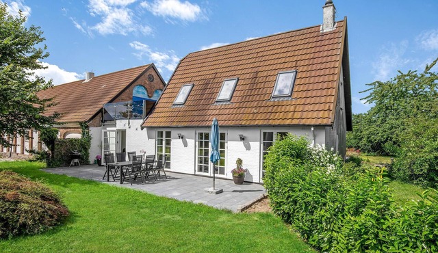 Gorgeous apartment in Rønne with WiFi