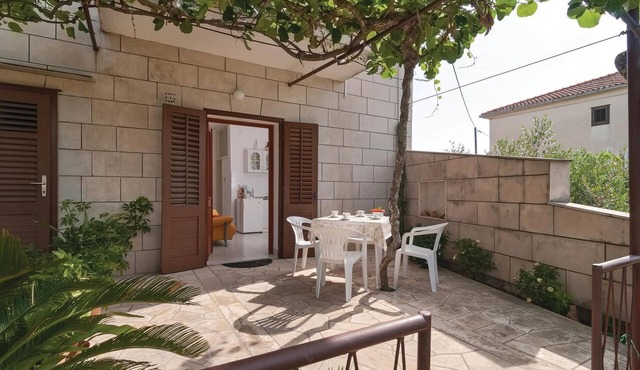 Gorgeous apartment in Supetar with WiFi