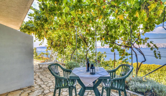 Gorgeous apartment in Senj with house sea view