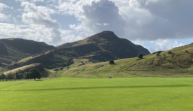 Gorgeous Apartment with Stunning Views, Old Town. Family friendly.