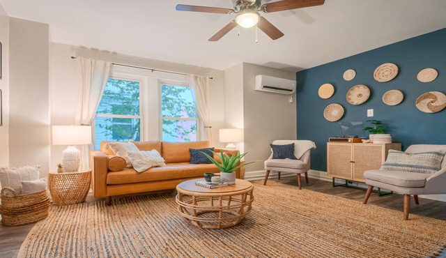 Gorgeous apt, pets, hot tub & fire pit, walk -> DT Frederick