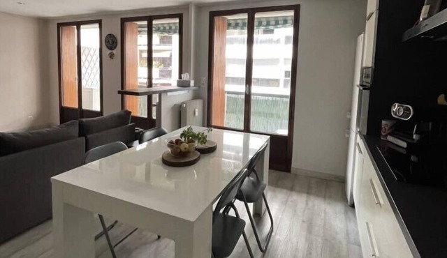 Gorgeous Apt With Balcony And Sea View