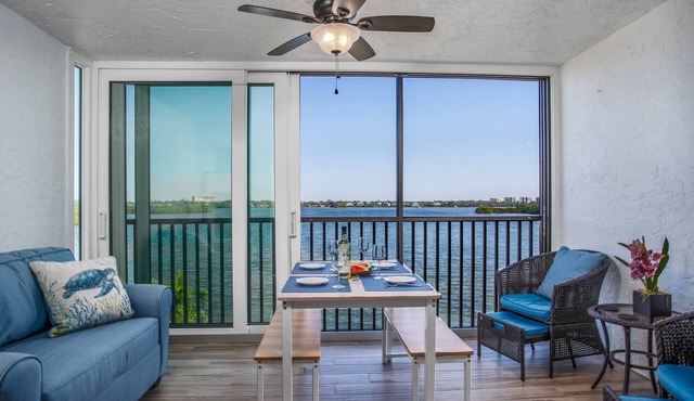 Gorgeous Bay View, WiFi/Cable, Walk to Beach, 2 Heated Pools, Tennis/Pickleball | Updated Baths!