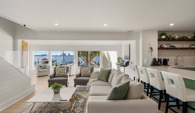 Gorgeous Bayfront 2BR/3BA Condo | Marina Views
