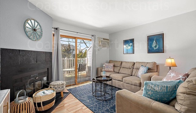 Gorgeous Bayside 3 Bedroom Townhome with 4 Private Balconies and Outdoor Community Pool!