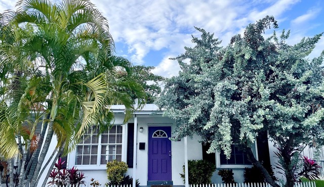 Gorgeous beach bungalow just steps from the beach!