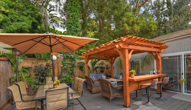 Gorgeous Beach Canyon Guesthouse Steps to Santa Monica Beach