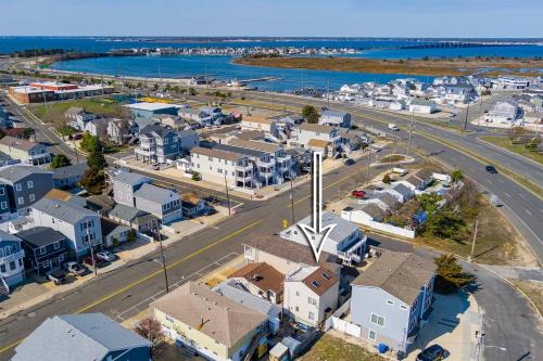 Gorgeous Beach House 2 blocks to the beach, Boardwalk, and amazing Restaurants