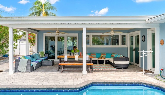 Gorgeous Beach House W/Large Outdoor Patio, Heated Pool & Gas Fire Pit!