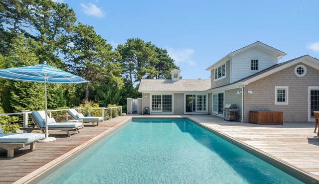 Gorgeous beach house in best location. Private pool and close to beach!