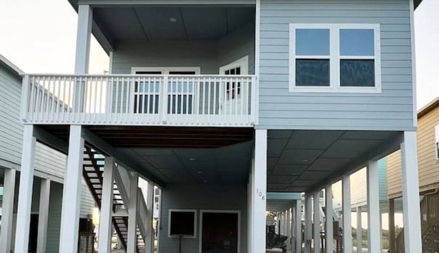 Gorgeous Beach House w/Pop Up Bar & Community Pool