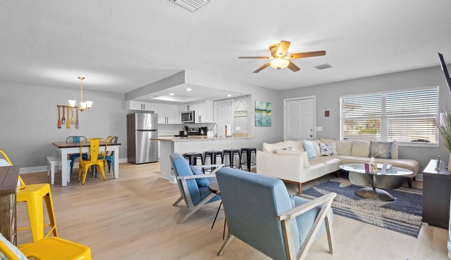 Gorgeous Beach Home-(Across the Street from Beach)