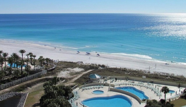 GORGEOUS BEACHFRONT VIEWS! FREE BEACH SET UP, PRIVATE BEACH, POOL, SPA, AND GYM