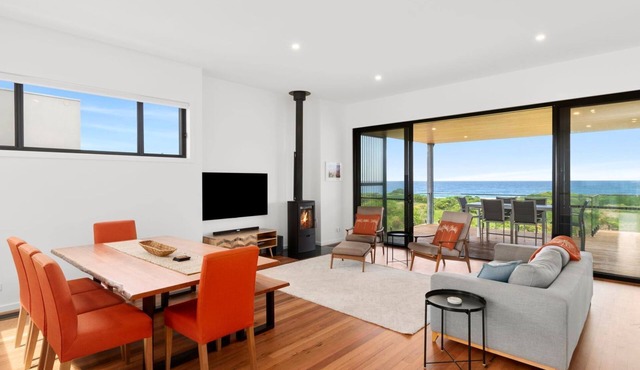 Gorgeous Beachfront house in Tomakin