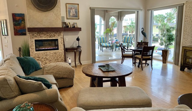 Gorgeous Beachside Home.Best Location! Walk to everything!