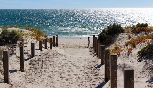 Gorgeous Beachside Bungalow in West Beach (Pet Friendly!)