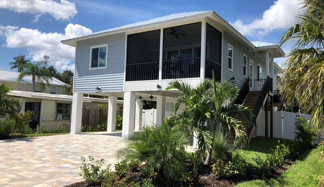 Gorgeous Blue Lagoon. An oasis just 2 min walk from the beach.