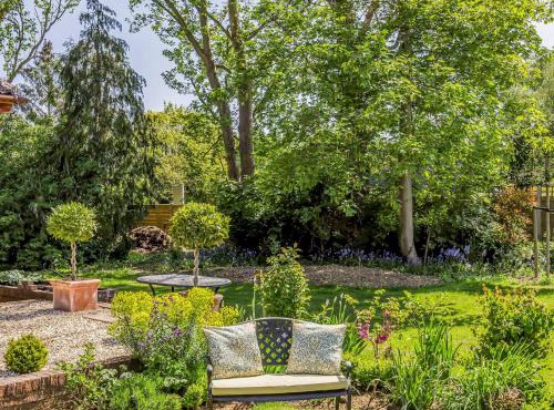 Gorgeous Bosham Family Home Pass The Keys