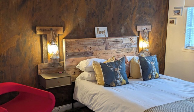 Gorgeous Boutique Coastal Apartment Near Edinburgh with Parking