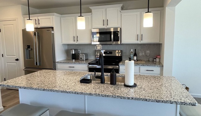 Gorgeous Brand New End Unit Townhouse, State College, PA minutes to Penn State!