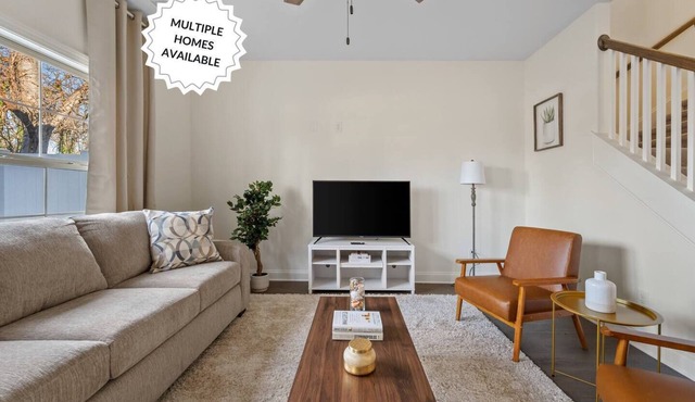 Gorgeous brand-new brick townhome by Old Hickory Lake. 3-min drive and walking distance to lake, boat rentals and water sport entertainment. 12-min drive to Nashville International Airport. Easy commute to Downtown Nashville, Grand Ole Opry, Opry Mil