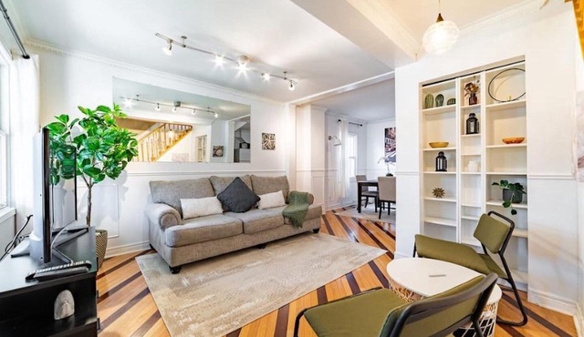 Gorgeous & Bright Uptown Home w Parking