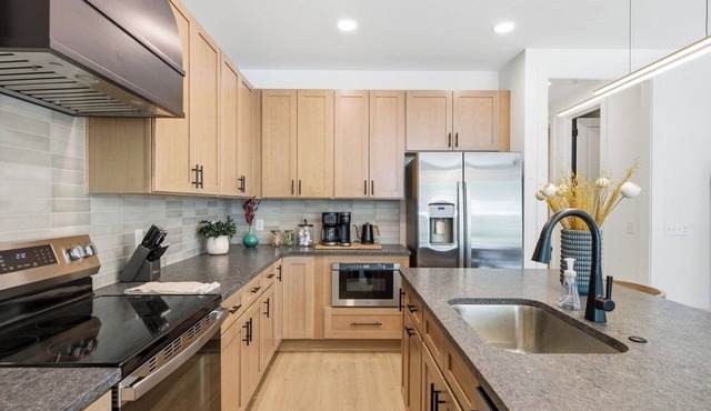 Gorgeous Brooklyn Arts District Designer Home w/ Parking & Patio
