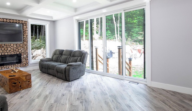 Gorgeous Cliffside Retreat, Mallory Beach