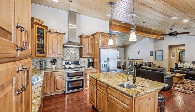 Gorgeous Cabin on Tahoe's West Shore!