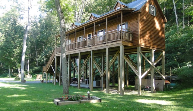 Gorgeous Cabin Overlooking The Shenandoah River - 2 bedrooms ~ 2 lofts